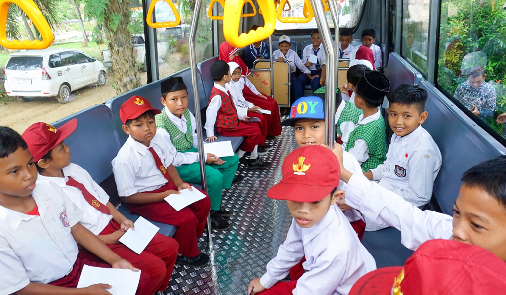 Children in Loa Janan, East Kalimantan, Can Now Enjoy Free School Buses Provided by Sentosa Laju Energy