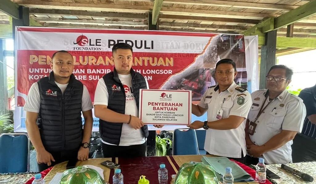 SLE Foundation Cares: Sends 1,000 Aid Packages for Disaster Victims in Parepare